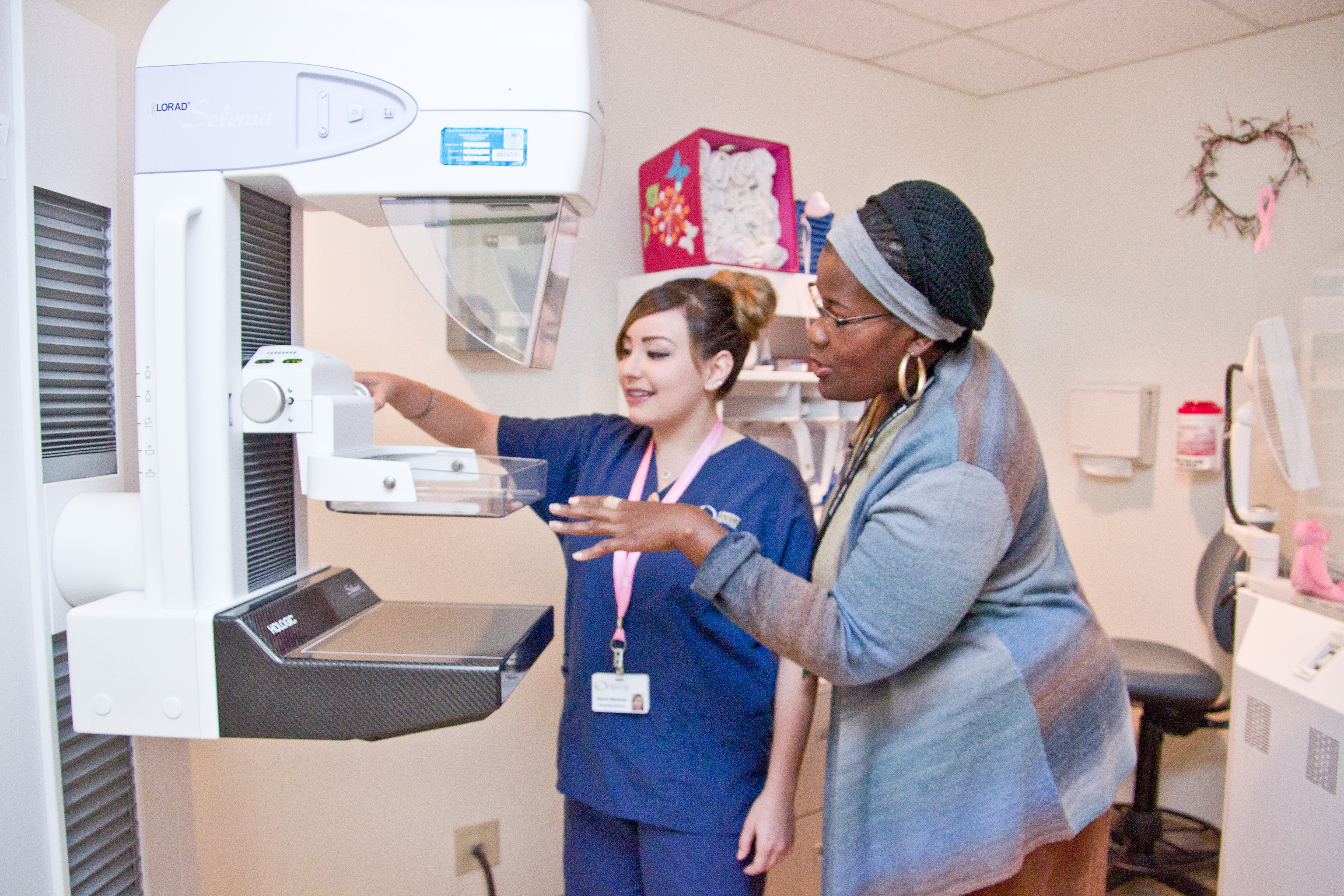 A Radiologic Technologist at Kaiser Permenente trains a CCD student on mammography.