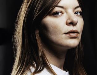 women wearing white shirt
