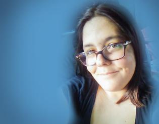woman wearing eyeglasses