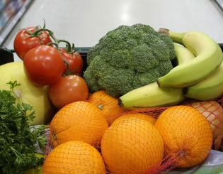 nutritious food, including organges, broccoli, bananas and more